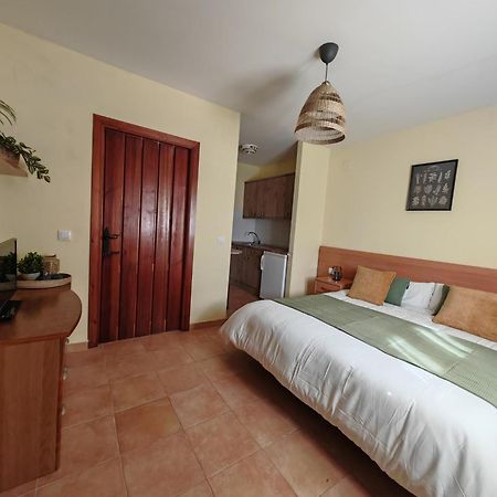 El Moral Centro De Turismo Rural Valdecanas Экстерьер фото